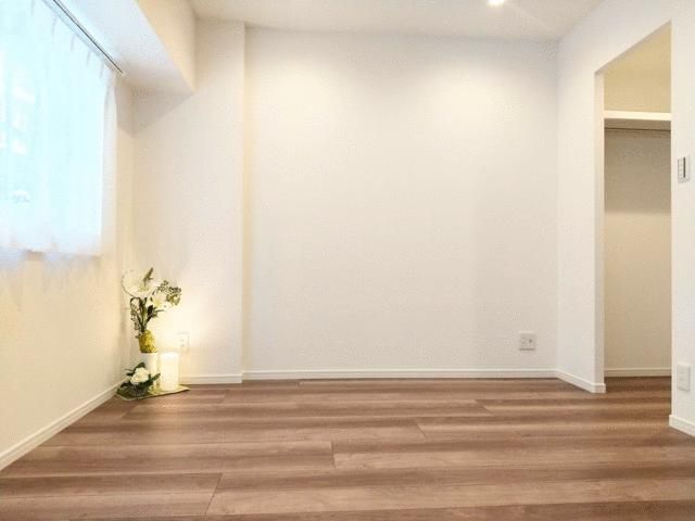 1LDK Apartment for Sale in Bunkyo, Tokyo - Near Kasuga Station - Thumbnail 3