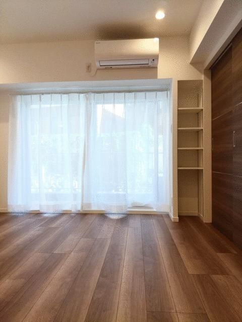 1LDK Apartment for Sale in Bunkyo, Tokyo - Near Kasuga Station - Thumbnail 2