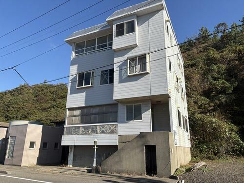 4-Storey Guesthouse with Sea Views in Kashiwazaki, Niigata - Thumbnail 2