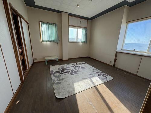 4-Storey Guesthouse with Sea Views in Kashiwazaki, Niigata - Thumbnail 3