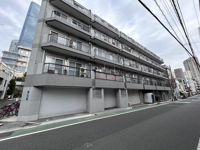 1LDK Apartment for Sale in Higashiazabu, Minato, Tokyo - Thumbnail 2