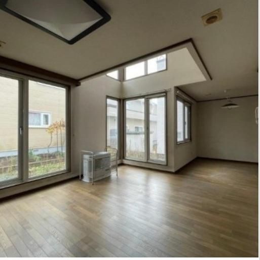 4LDK House for Sale in Sapporo's Thickett Ward, Hokkaido - Thumbnail 2
