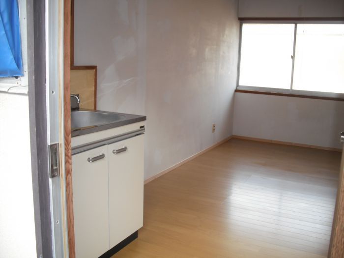 Affordable 1R Apartment for Rent in Nagayocho, Nagasaki - Thumbnail 4