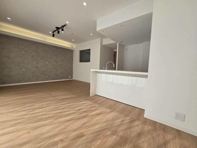 Renovated 3LDK Apartment for Sale in Sumida, Tokyo - Thumbnail 3