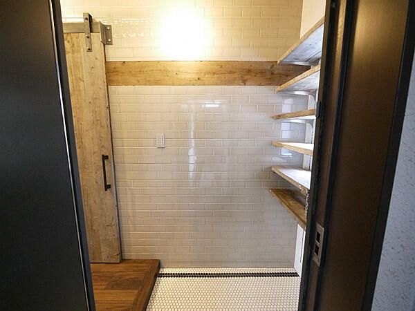 1LDK Apartment with Loft for Sale in Setagaya, Tokyo - Thumbnail 4