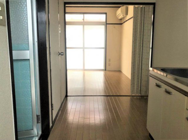 1K Apartment for Rent in Yahatahigashi, Kitakyushu - 90,000 Yen - Thumbnail 3