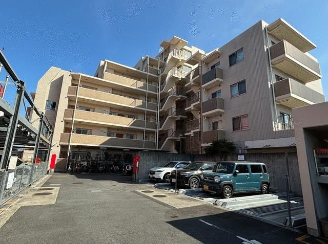 3LDK Apartment for Sale in Tachikawa, Tokyo with Triple-Sided Light - Thumbnail 2