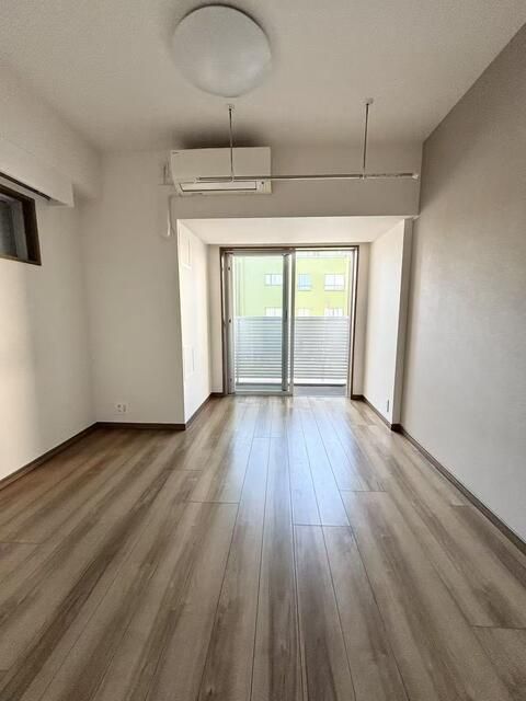1K Apartment for Sale in Higashi-Nippori, Arakawa, Tokyo - Thumbnail 4