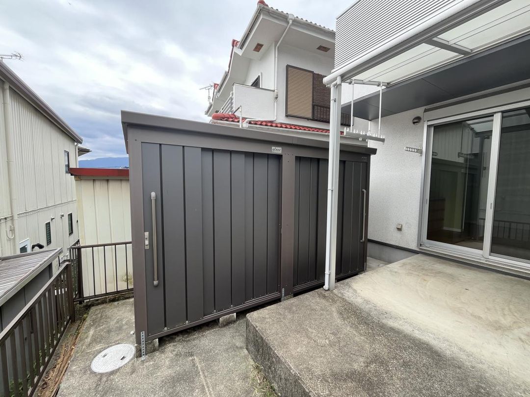 5LDK Solar-Powered Family Home with Natural Materials in Oi, Kanagawa - Thumbnail 4