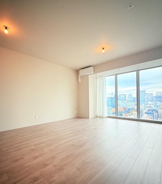 2LDK Apartment in Classy Tower Shinjuku Gyoen, Tokyo - Thumbnail 2