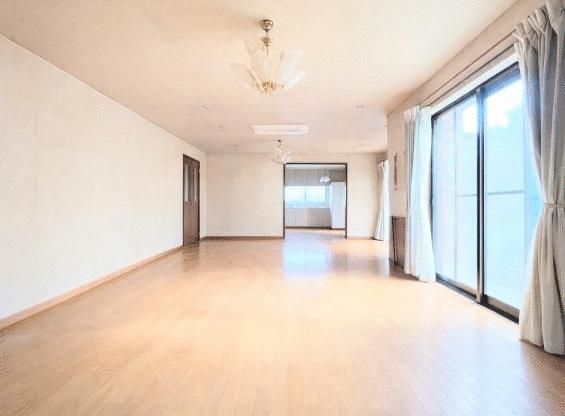 4LDK Detached House with Large Garden for Sale in Yokohama - Thumbnail 2