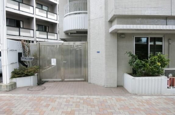 Studio Apartment for Sale in Shibuya, Tokyo Near Hatsudai Station - Thumbnail 2