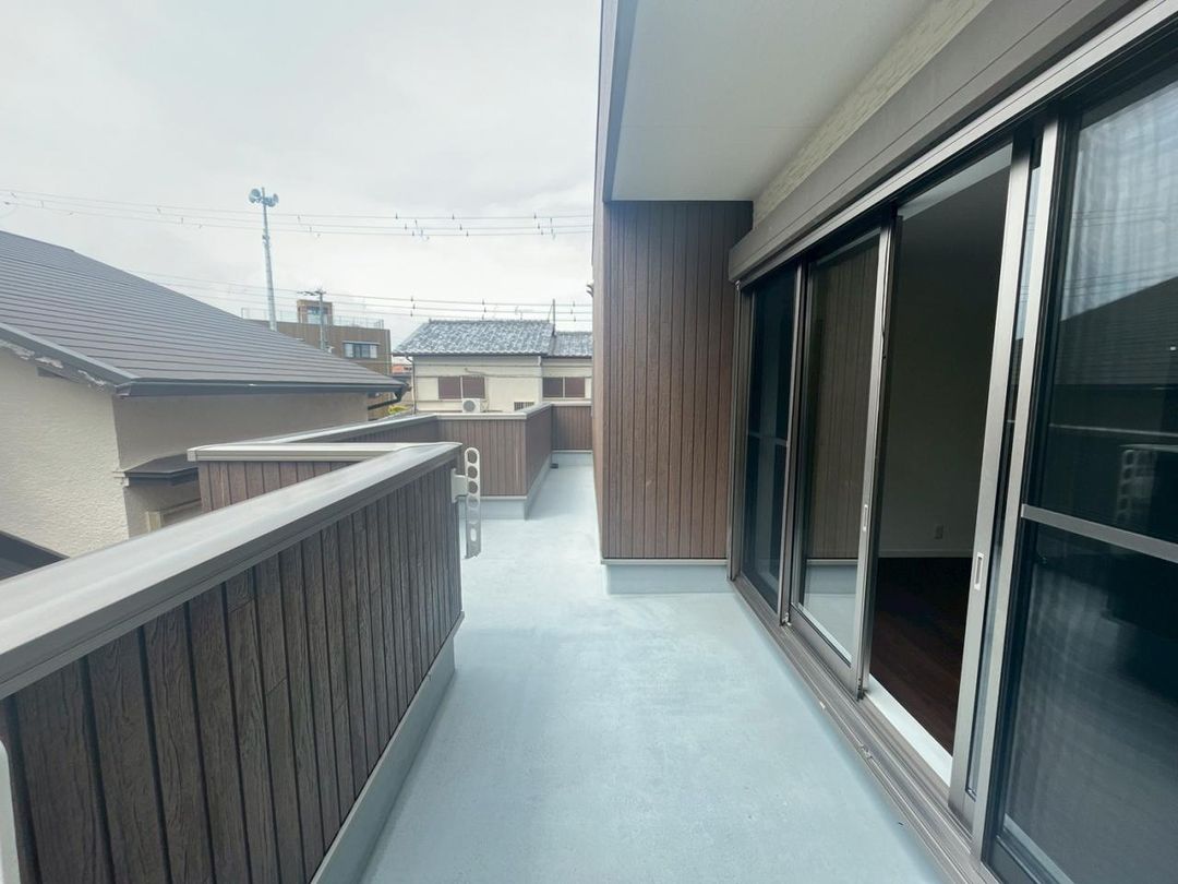 2-Generation Home for Sale in Hannan, Osaka - 3LDK Near Ozaki Station - Thumbnail 4