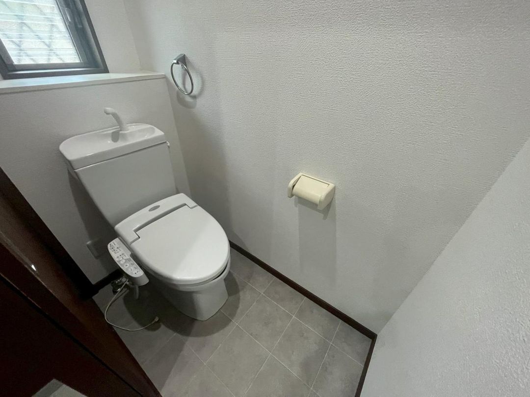 2-Generation Home for Sale in Hannan, Osaka - 3LDK Near Ozaki Station - Thumbnail 3