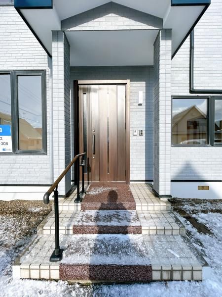 Renovated 6LDK Two-Generation House in Tomakomai, Hokkaido - Thumbnail 4
