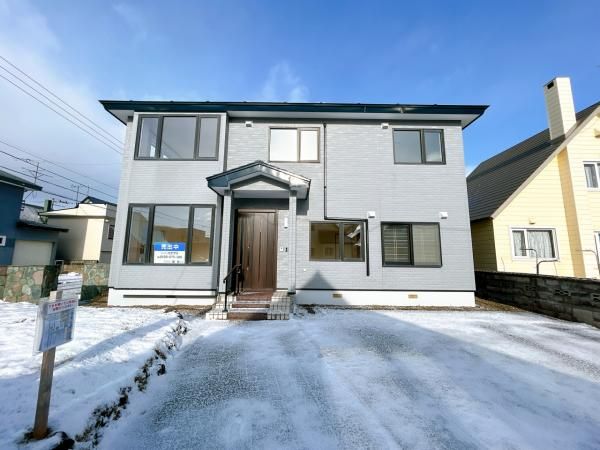 Renovated 6LDK Two-Generation House in Tomakomai, Hokkaido - Thumbnail 3