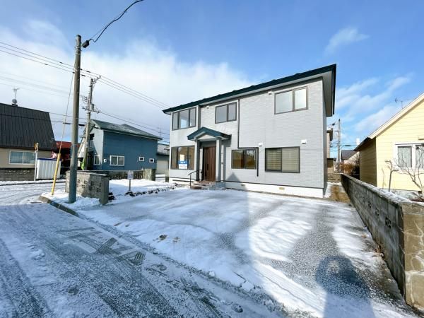 Renovated 6LDK Two-Generation House in Tomakomai, Hokkaido - Thumbnail 2