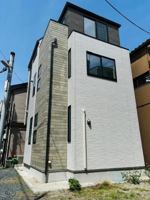Modern 3-Story House in Kawasaki, Kanagawa | 2022 Build - Thumbnail 2