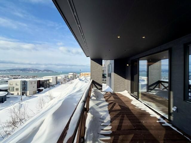 New ZEH Certified Single-Story House with Ocean Views in Otaru - Thumbnail 2