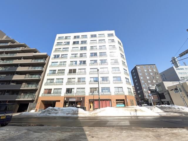 Renovated 1R Apartment near Maruyama Koen Station, Sapporo - Thumbnail 2