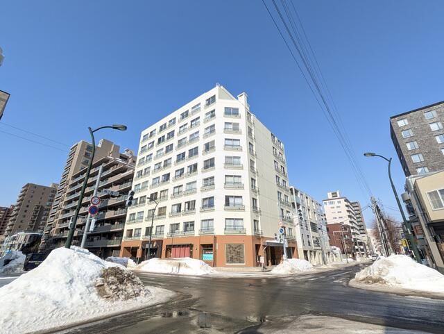 Renovated 1R Apartment near Maruyama Koen Station, Sapporo - Thumbnail 3
