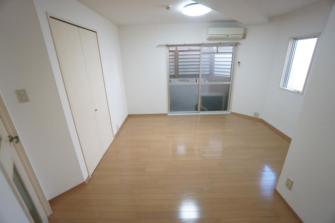 Studio Apartment for Rent in Takatsuki, Osaka - 49,000 Yen - Thumbnail 3