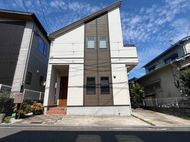 4LDK Detached House for Sale in Takatsuki, Osaka - Thumbnail 2