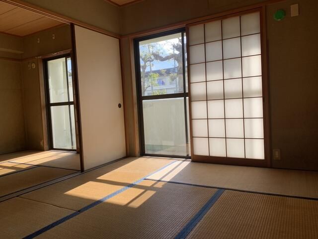 3DK Apartment with Private Garden for Sale near Yamatotakada Station - Thumbnail 4