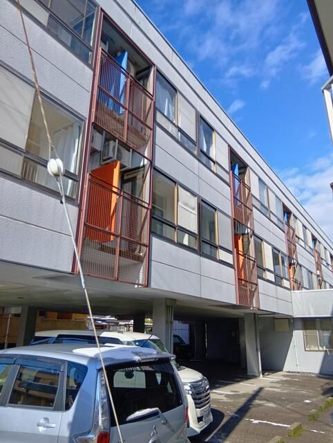 Toyama City 1K Apartment for Rent with Sunroom - No Key Money - Thumbnail 2