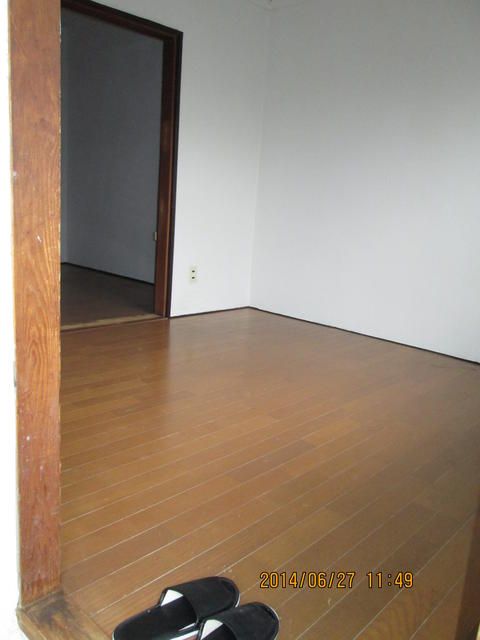 2K Apartment for Rent in Sakai, Osaka - 29,000 Yen - Thumbnail 2