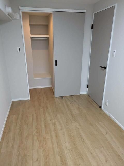 Renovated 3LDK Apartment for Sale in Moriguchi, Osaka - Thumbnail 2