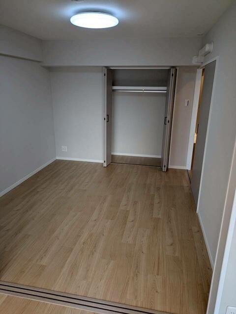 Renovated 3LDK Apartment for Sale in Moriguchi, Osaka - Thumbnail 4
