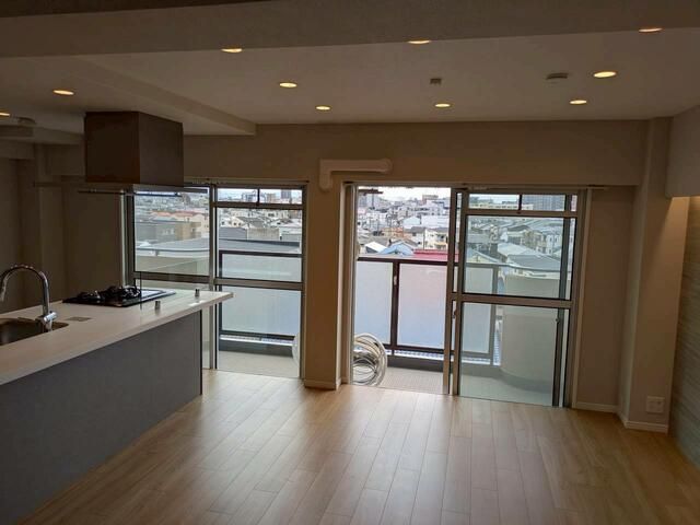 Renovated 3LDK Apartment for Sale in Moriguchi, Osaka - Thumbnail 3