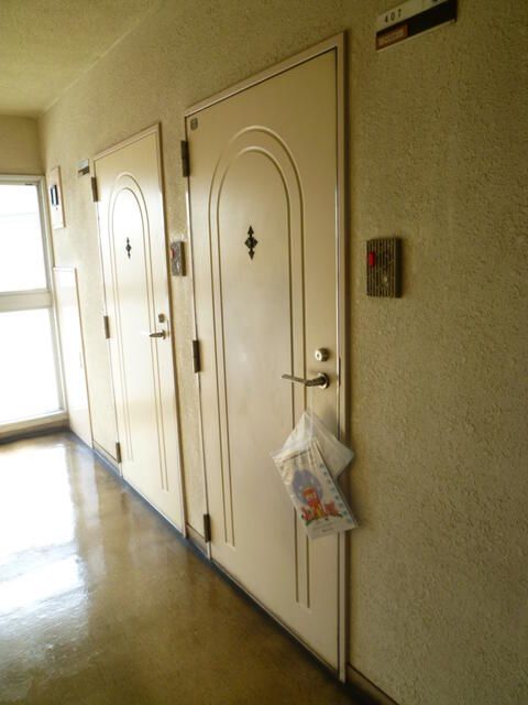 1K Apartment for Sale in Kami-Shakujii, Nerima, Tokyo - Thumbnail 2