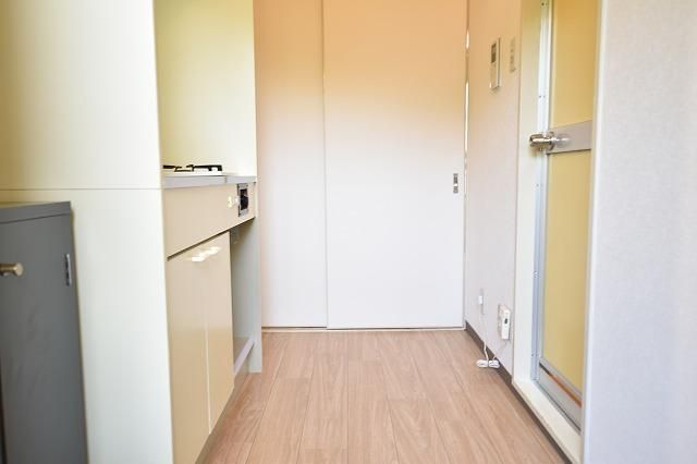 1K Apartment for Rent in Suita, Osaka - 27,000 Yen - Thumbnail 4