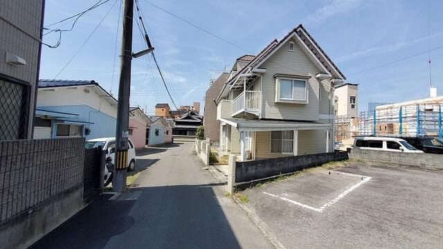 3-Story 6SLDK House for Sale in Matsuyama, Ehime - Thumbnail 3