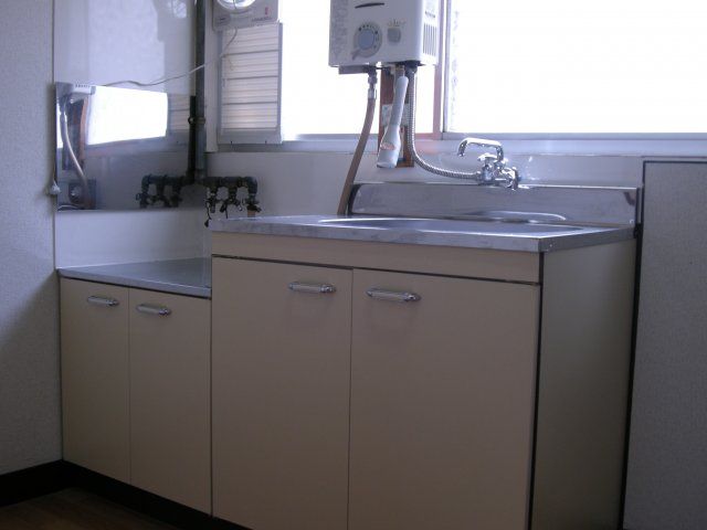 2K Apartment for Rent near Yata Station, Osaka | 30,000 Yen - Thumbnail 2