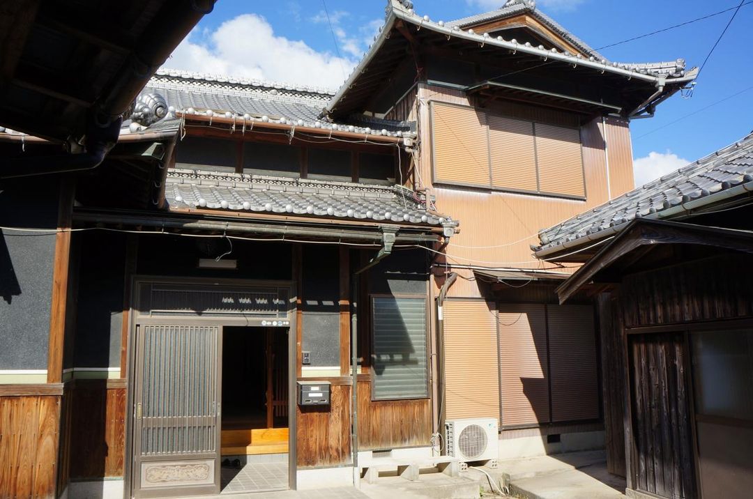 Spacious 9DK Used House in Kanonji, Kagawa - 192.76 sqm - Thumbnail 2