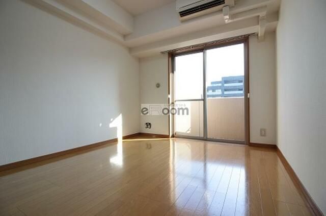 1K Apartment for Sale in Nishi-Azabu, Minato-ku, Tokyo - Thumbnail 2