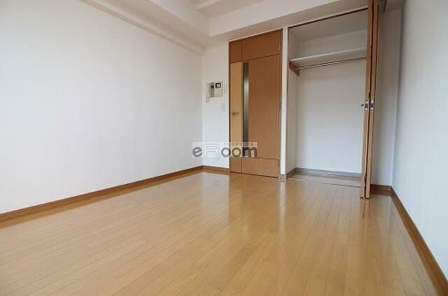 1K Apartment for Sale in Nishi-Azabu, Minato-ku, Tokyo - Thumbnail 3
