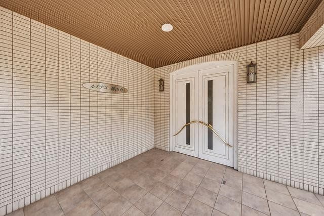 Renovated 3LDK Apartment in Toyonaka, Osaka near Momoyamadai Station - Thumbnail 2