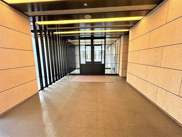2LDK Apartment for Sale in Chuo Ward, Osaka - 80.86 sqm - Thumbnail 3