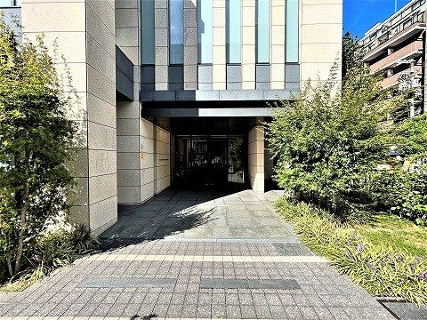 2LDK Apartment for Sale in Chuo Ward, Osaka - 80.86 sqm - Thumbnail 2