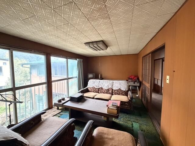 7DK Resale House in Miyoshi City, Tokushima with 786 sqm Land - Thumbnail 2