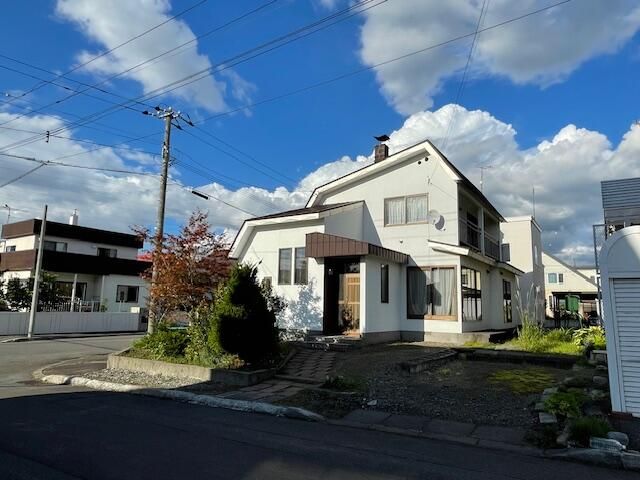 4LDK Corner Lot House in Asahikawa Kaguraoka, Hokkaido - Thumbnail 3