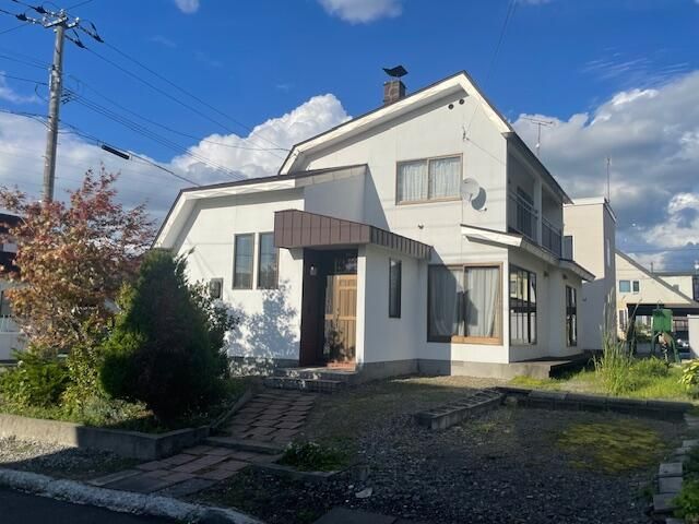 4LDK Corner Lot House in Asahikawa Kaguraoka, Hokkaido - Thumbnail 2