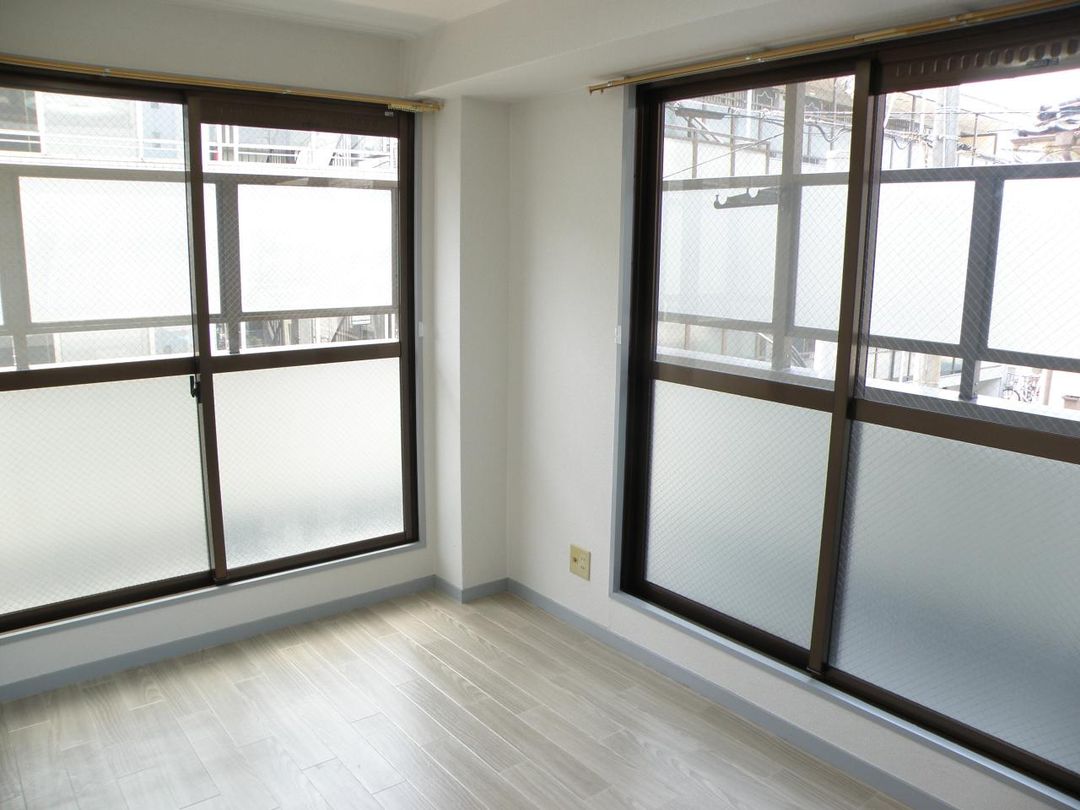 1K Apartment for Rent in Toyonaka, Osaka - Near Shonai Station - Thumbnail 2
