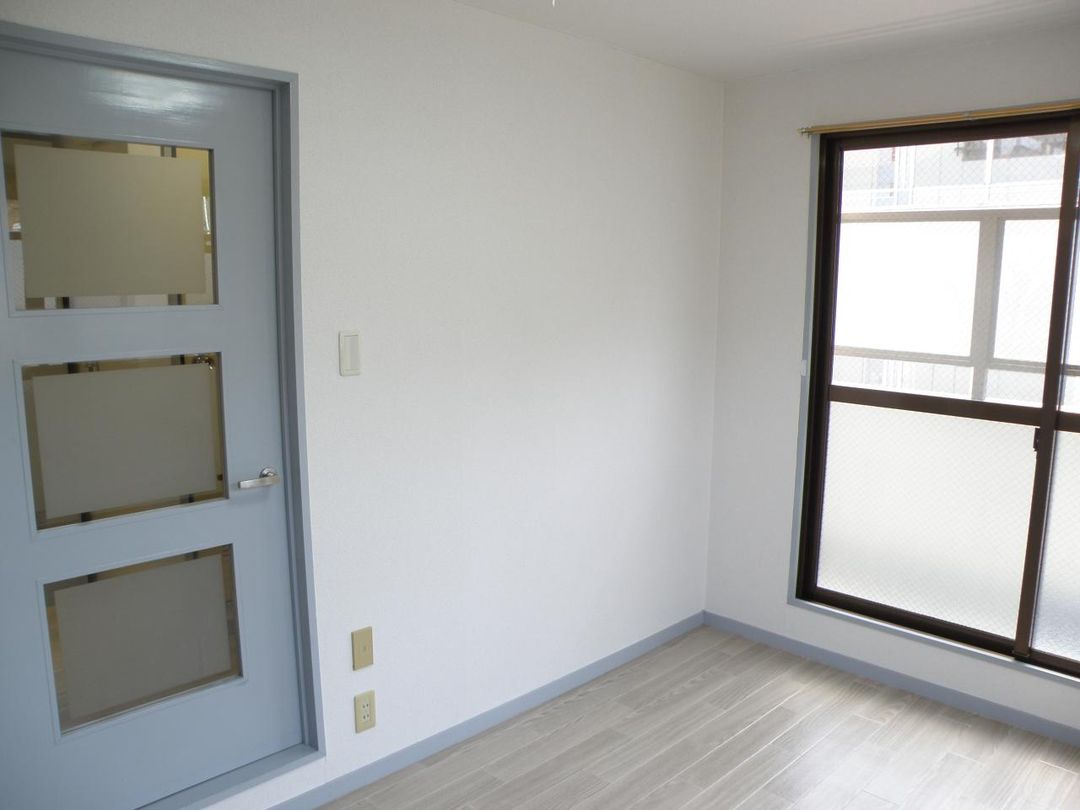 1K Apartment for Rent in Toyonaka, Osaka - Near Shonai Station - Thumbnail 3