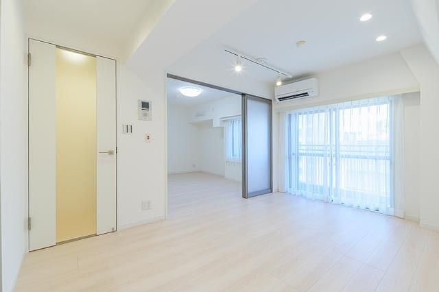 1LDK Apartment for Sale in Shibuya, Tokyo | Renovated & Pet-Friendly - Thumbnail 3