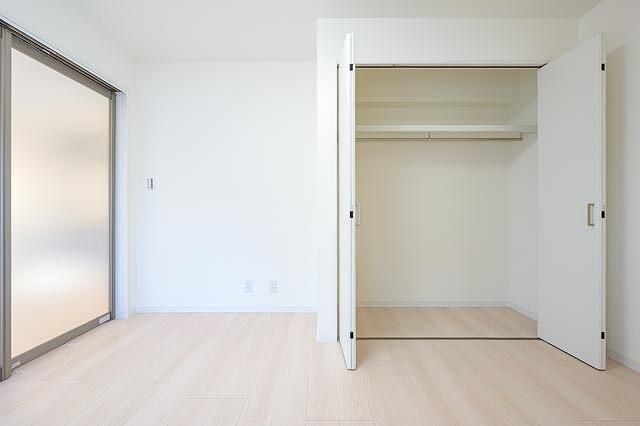 1LDK Apartment for Sale in Shibuya, Tokyo | Renovated & Pet-Friendly - Thumbnail 4